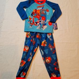 Space jam boys sleepwear/pajamas.